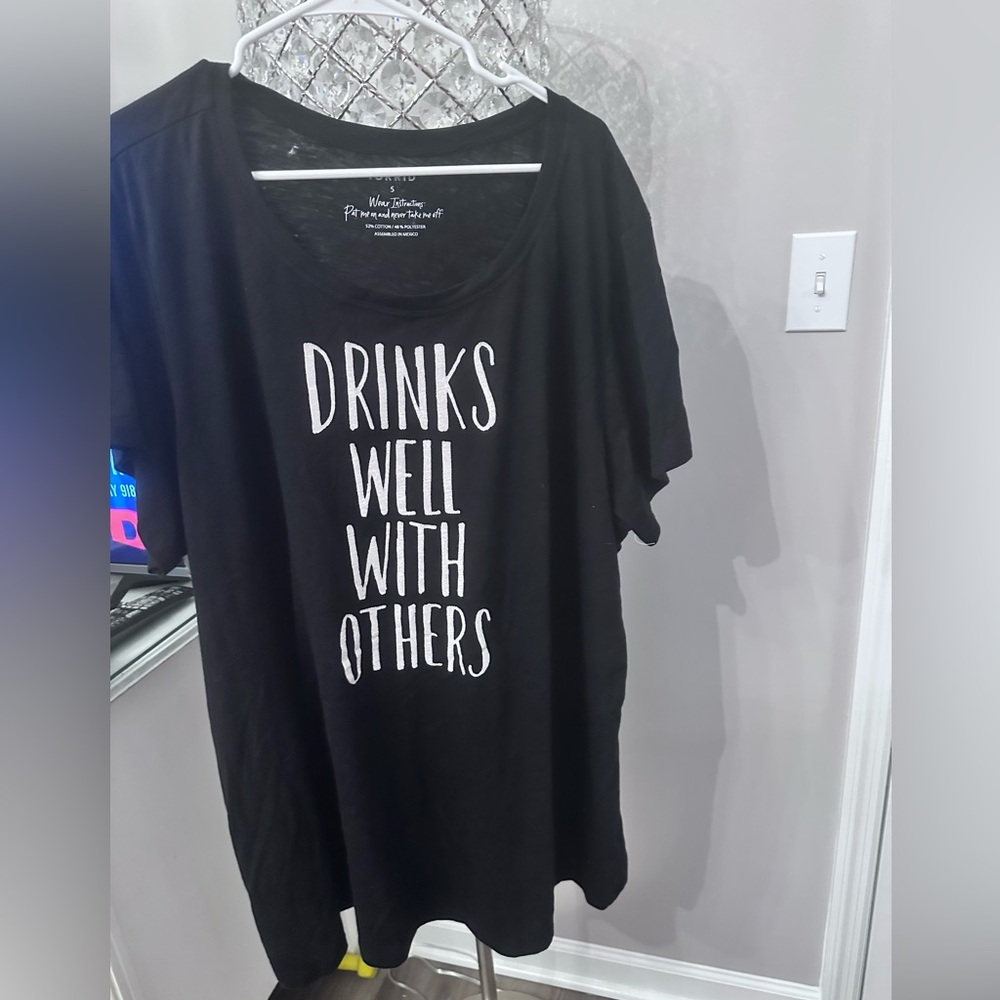 Torrid Black and White Short Sleeve Tee with Casual Print